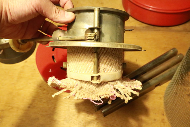 サンエム養蚕用石油ストーブのエース型の芯調整器