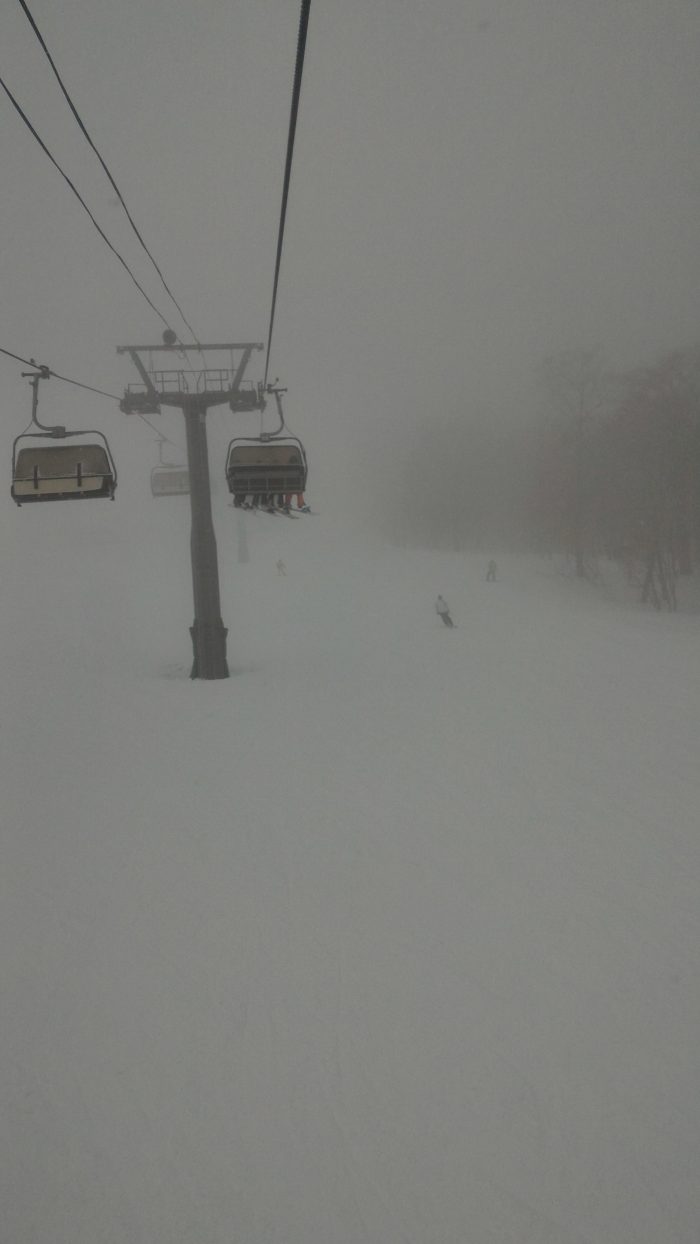 苗場スキー場で吹雪