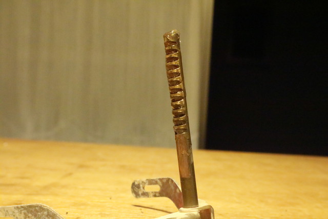 サンエム養蚕用石油ストーブの芯固定金具