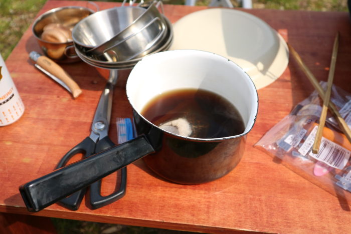 キャンプで麦茶を沸かす