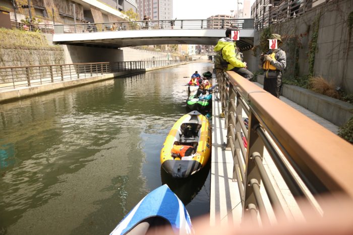 東京運河のスカイツリー航路でカヤックをしてスカイツリーに到着。