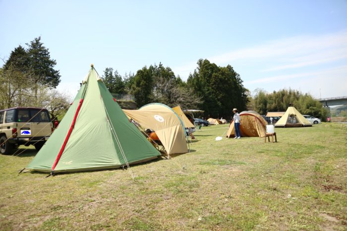 2017益子陶器市の宿泊先のオートキャンプ那珂川ステーションで設営