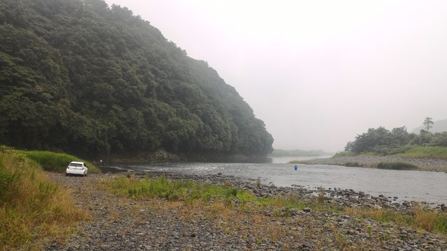 上大島キャンプ場の相模川