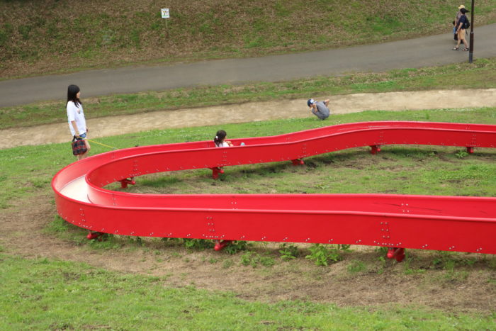 芹沢公園のロング滑り台