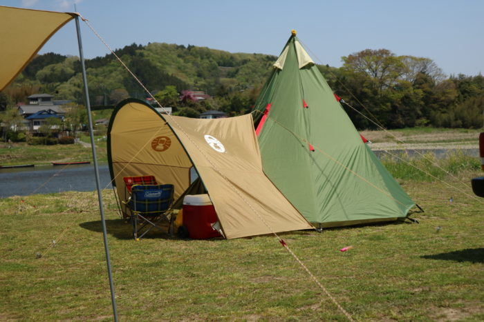2017益子陶器市の宿泊先のオートキャンプ那珂川ステーションで設営