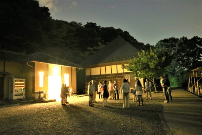 県立座間の谷戸山公園に蛍鑑賞に来ました。里山体験館に到着