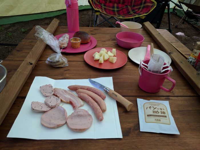 菅沼キャンプ村でキャンプした時の朝食の準備