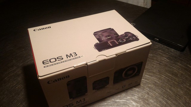 初めての一眼カメラ、ミラーレス一眼 CANON EOS M3 ダブルズームキット