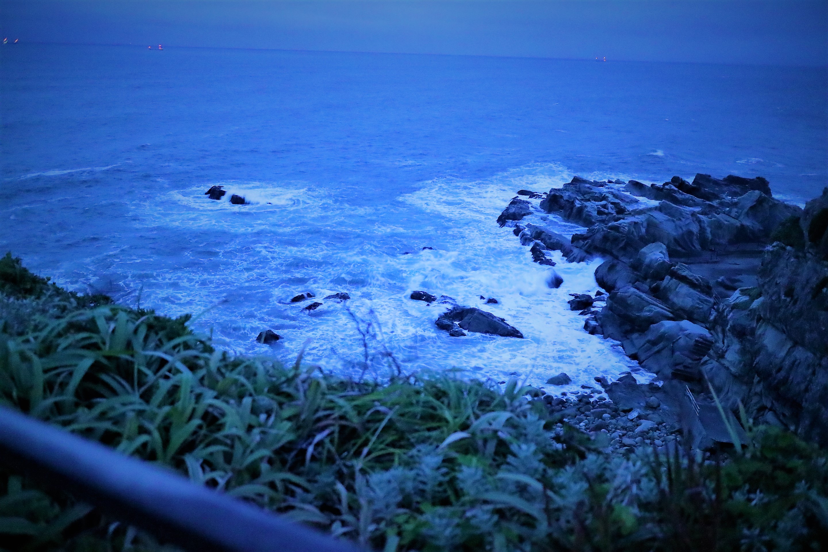 朝日を見に夜明け前の犬吠埼灯台に来ました。