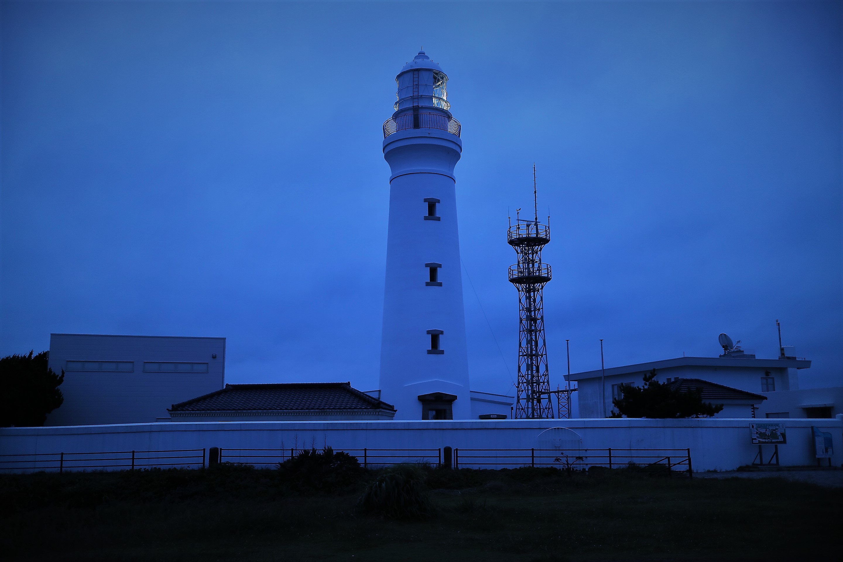 朝日を見に夜明け前の犬吠埼灯台に来ました。