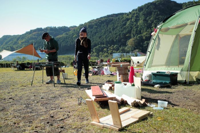 上大島キャンプ場でデイキャンプの設営