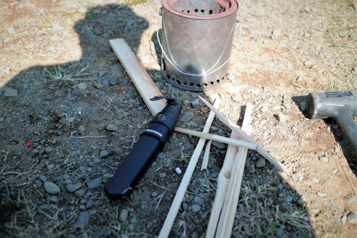 上大島キャンプ場で自作ウッドガスストーブを使う為にバトニング