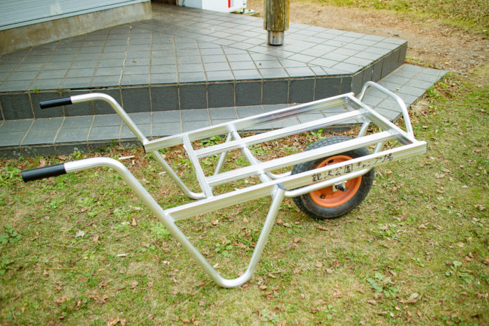 親沢公園キャンプ場の運搬用の1輪車