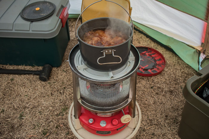 蔓巻公園キャンプ場で養蚕ストーブサンエムで豚バラ軟骨の角煮を作る