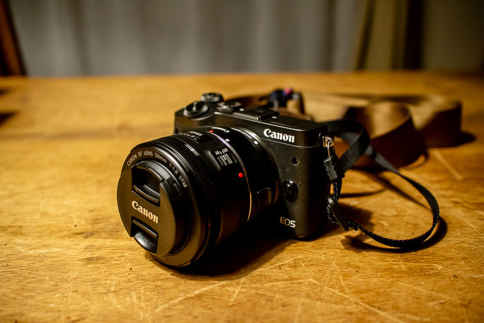 EF50mm f1.8単焦点レンズをマウントアダプターを介してEOS M6に取り付け