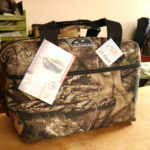 AO Coolers（クーラーズ）のHunter Series（ハンターシリーズ）の24 Pack Mossy Oak Cooler（24パック モッシーオーククーラー）の正面