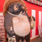 2018年春の益子陶器市の益子焼窯元共販センターで見たたぬきさん