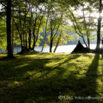 菅沼の美しい湖畔の風景