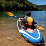 菅沼でカヤックをする