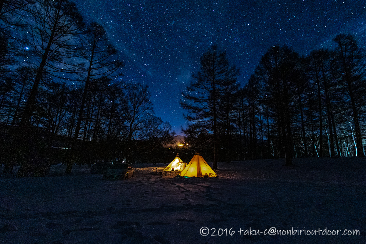 五光牧場オートキャンプ場で雪中キャンプの夜のテント