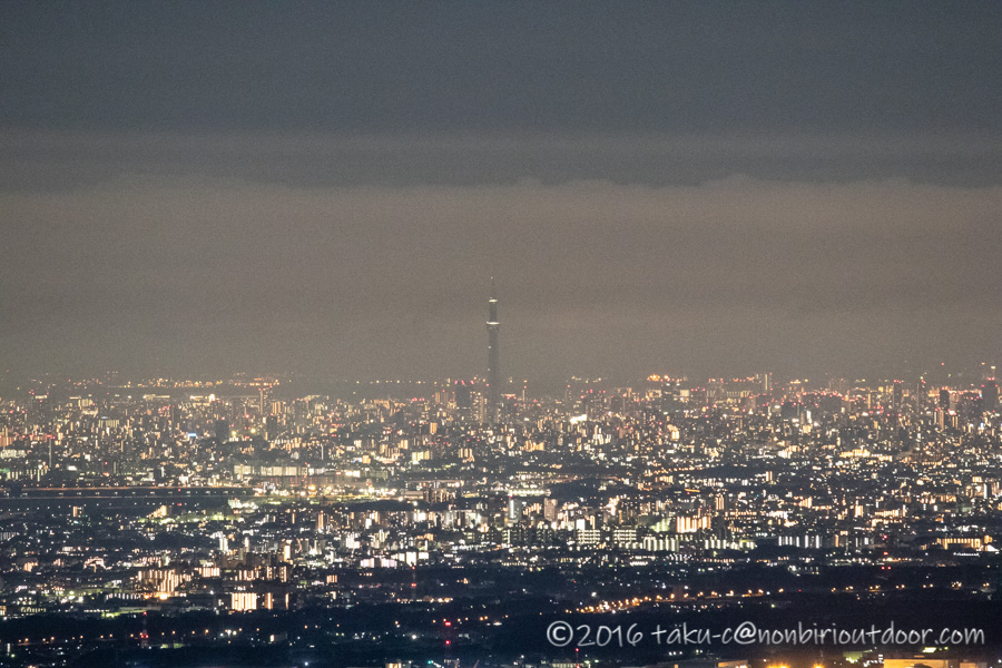 ときがわ町の星と緑の創造センターの堂平山からの東京の夜景のスカイツリー
