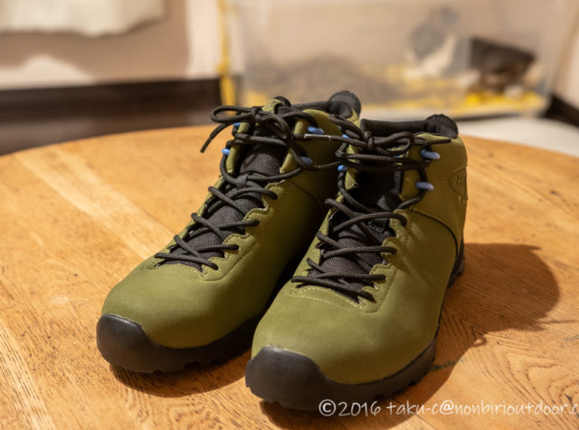 Hi-TECのトレッキングシューズのアオラギ クラシックの正面