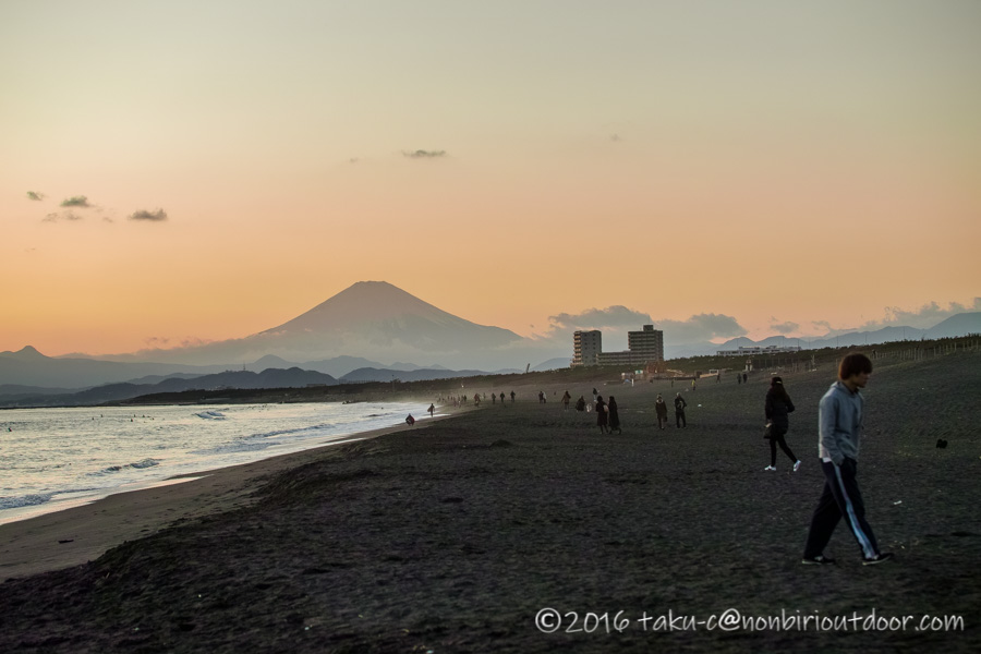 2020年の初日の入りと富士山を辻堂海岸で見る