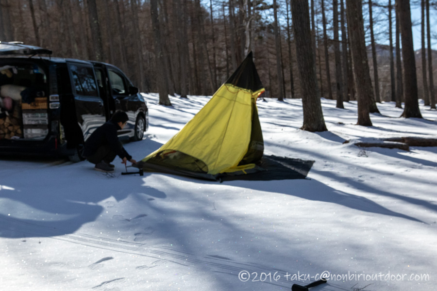 おっさん雪中キャンプをする為に五光牧場オートキャンプのサイトで設営開始