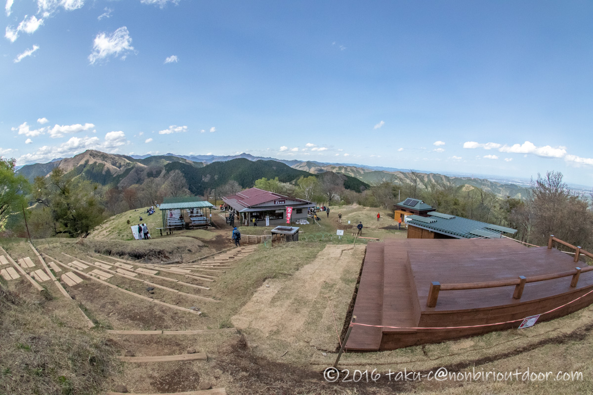 東京都の陣馬山山頂から眺め